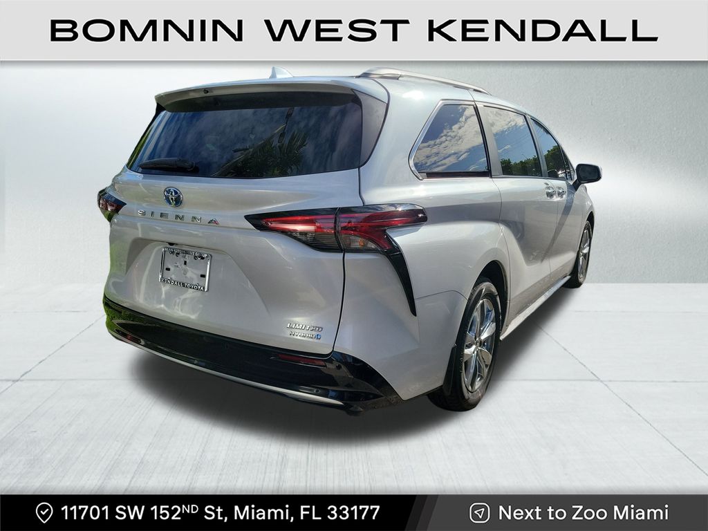 2024 Toyota Sienna Limited photo 4
