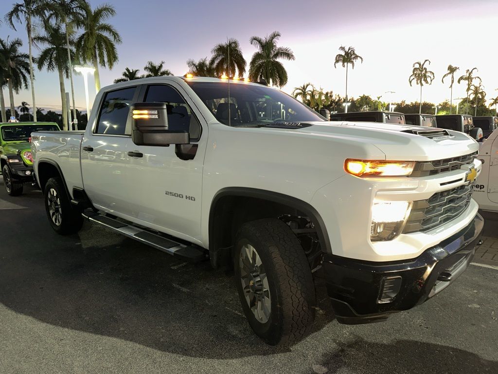 2024 Chevrolet Silverado 2500HD Custom photo 3
