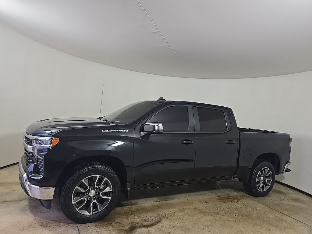 2022 Chevrolet Silverado 1500 LT photo 2