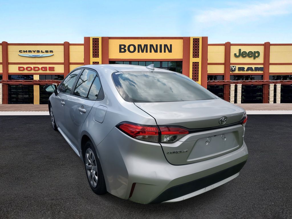 2021 Toyota Corolla LE photo 4