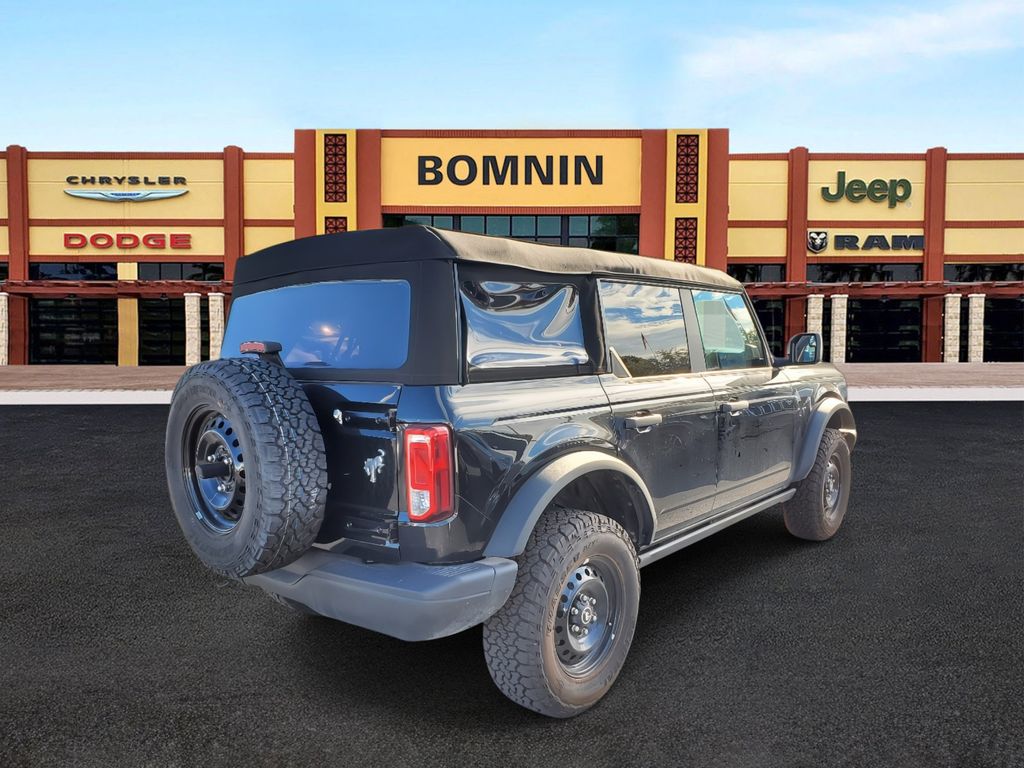 2023 Ford Bronco Black Diamond photo 3
