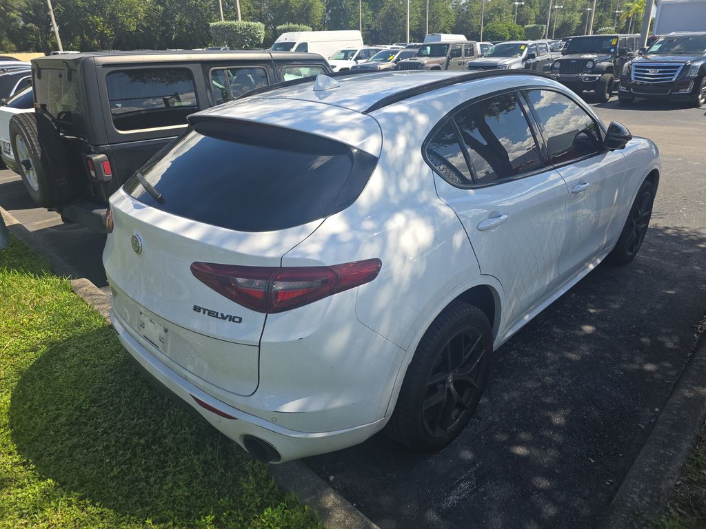 2020 Alfa Romeo Stelvio Base photo 3