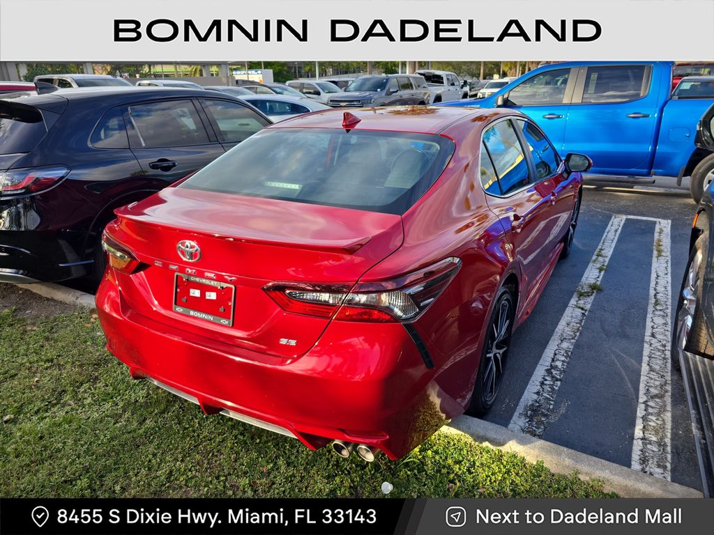 2023 Toyota Camry SE photo 4