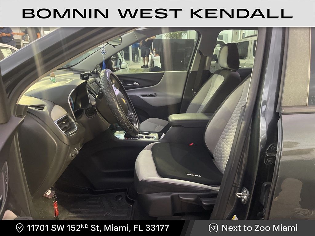 2020 Chevrolet Equinox LS photo 3
