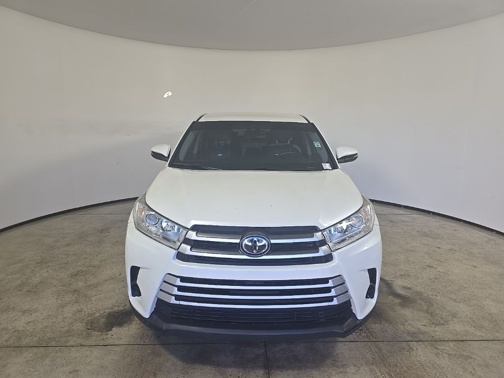 2019 Toyota Highlander LE photo 3