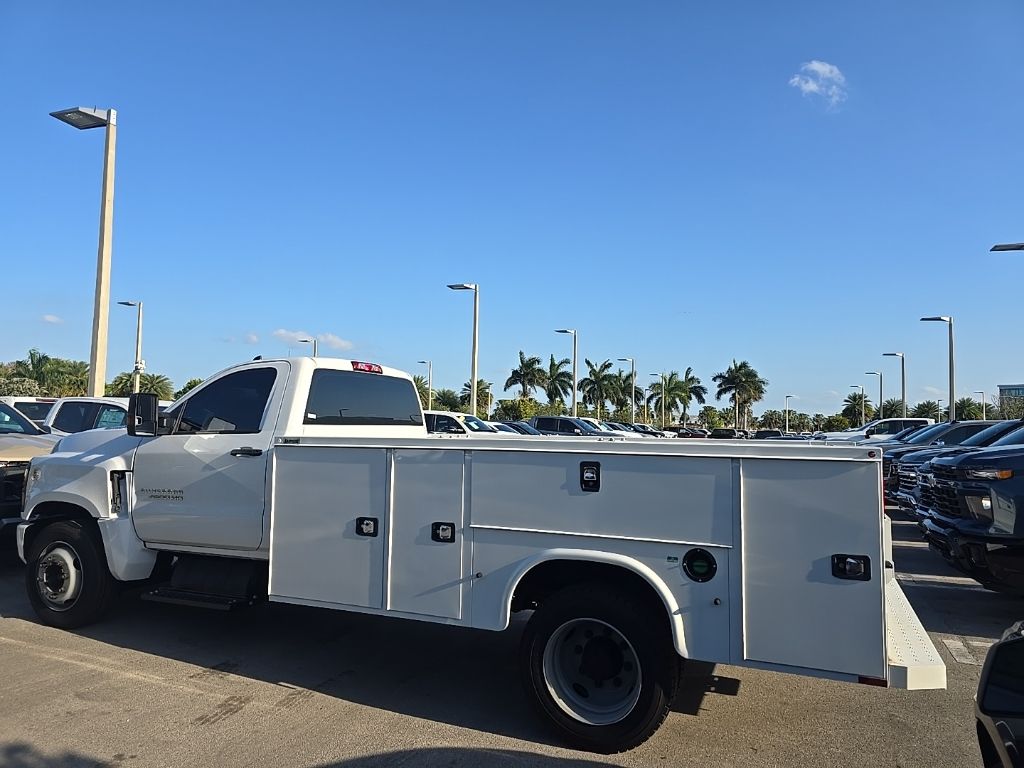 2023 Chevrolet Silverado 4500HD Work Truck photo 4