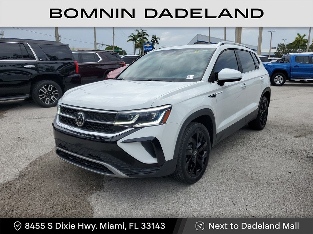 2022 Volkswagen Taos SEL photo 2