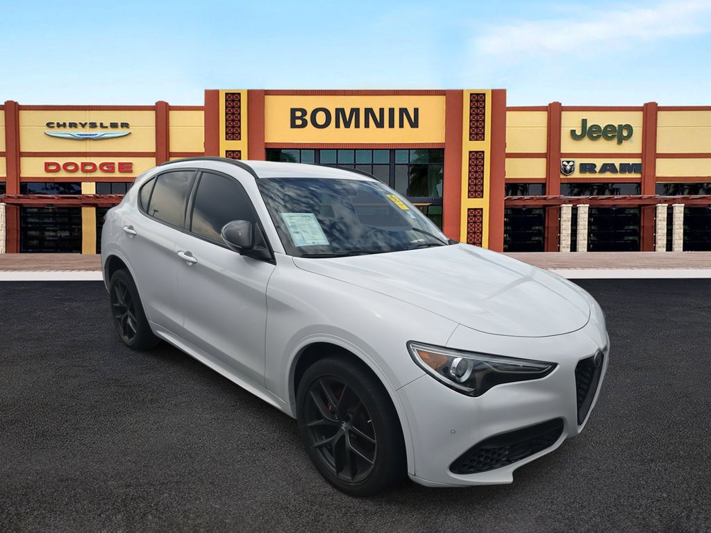 2020 Alfa Romeo Stelvio Ti photo 2