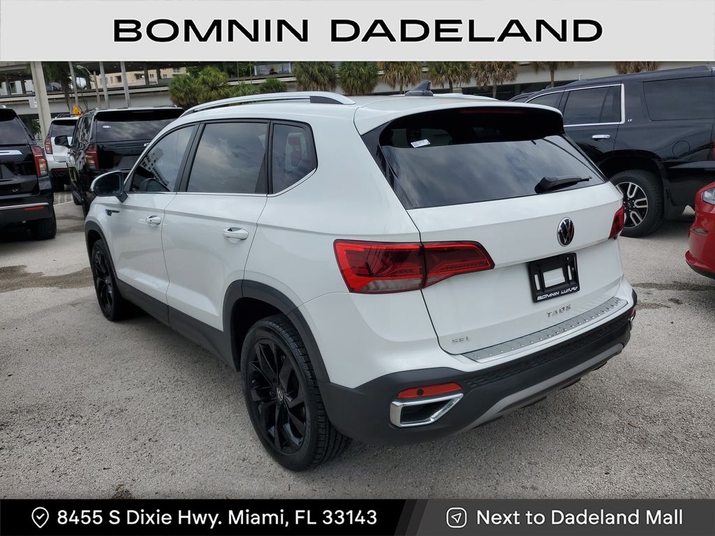 2022 Volkswagen Taos SEL photo 3