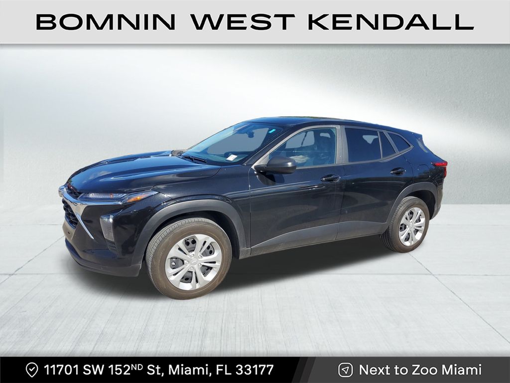 2024 Chevrolet Trax LS photo 4