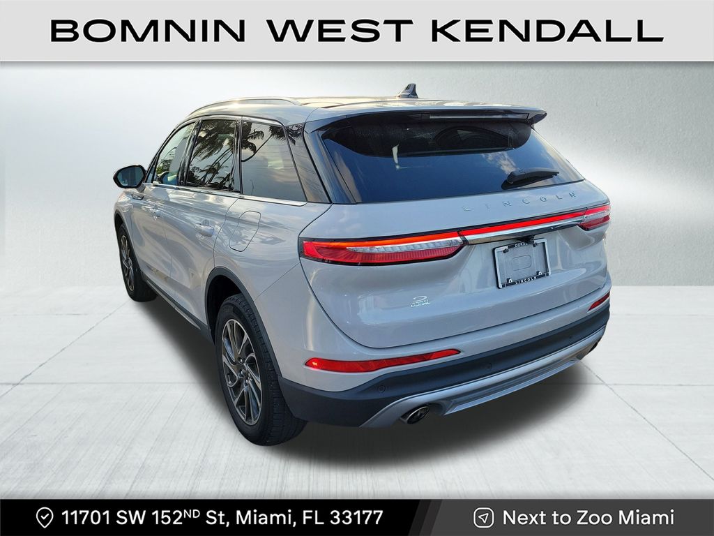 2021 Lincoln Corsair Standard photo 3