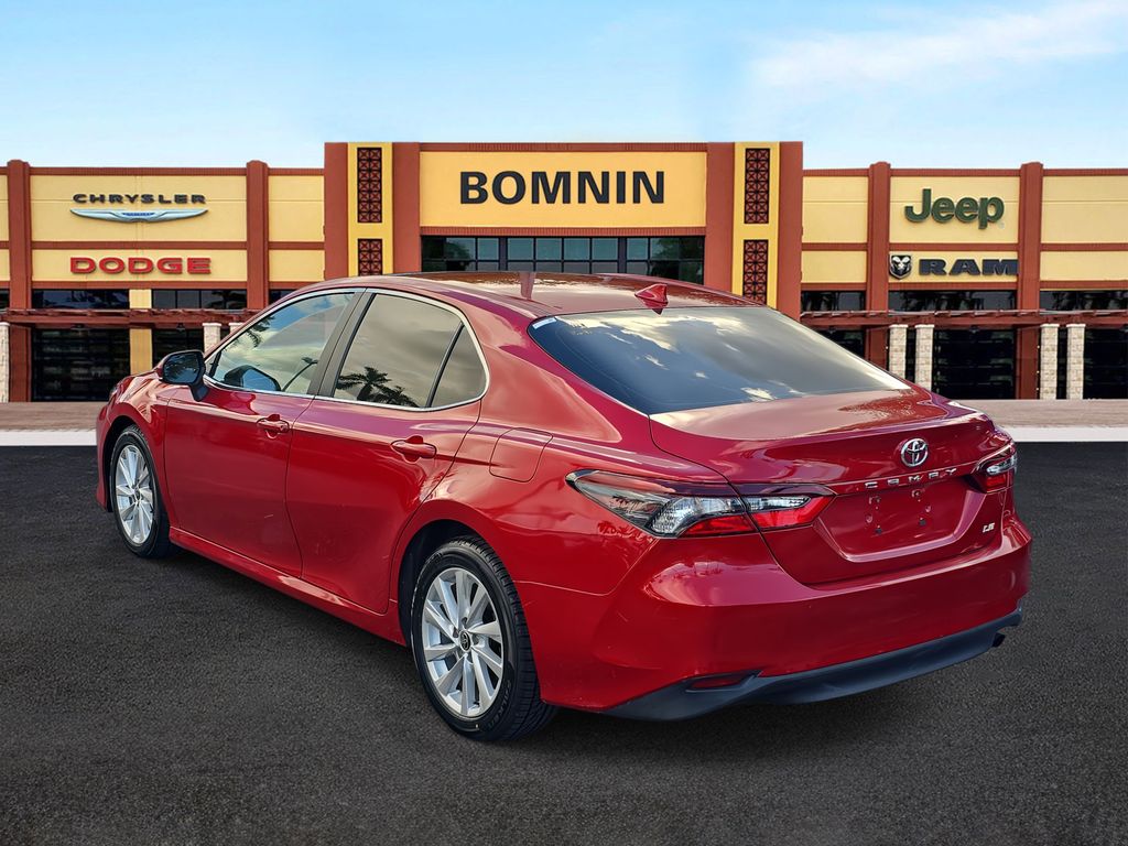 2023 Toyota Camry LE photo 3