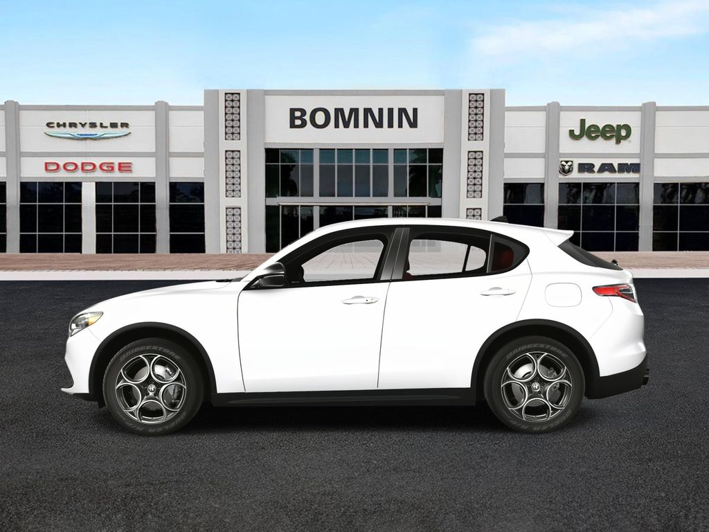 2025 Alfa Romeo Stelvio Sprint photo 2