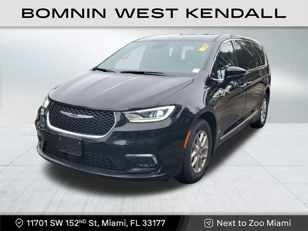 Used 2025 Chrysler Pacifica Select Minivan/Van