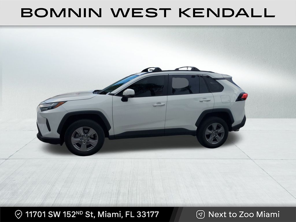 2023 Toyota RAV4 XLE photo 4
