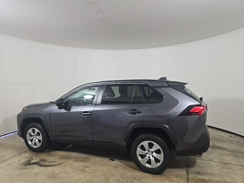 2022 Toyota RAV4 LE photo 4