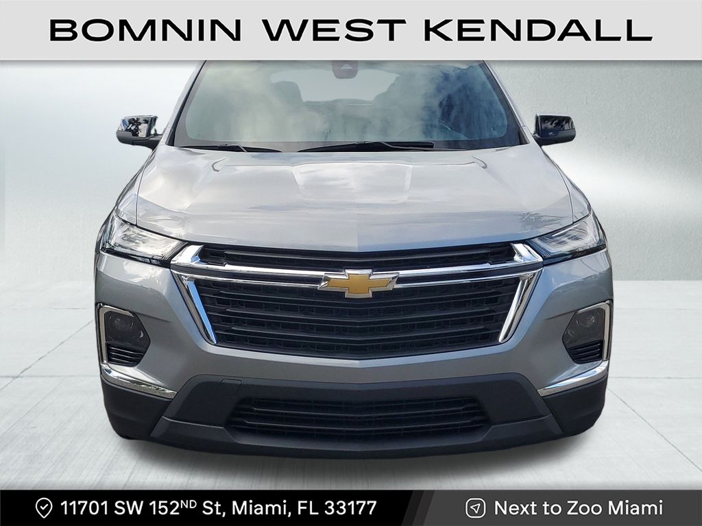 2023 Chevrolet Traverse LS photo 2