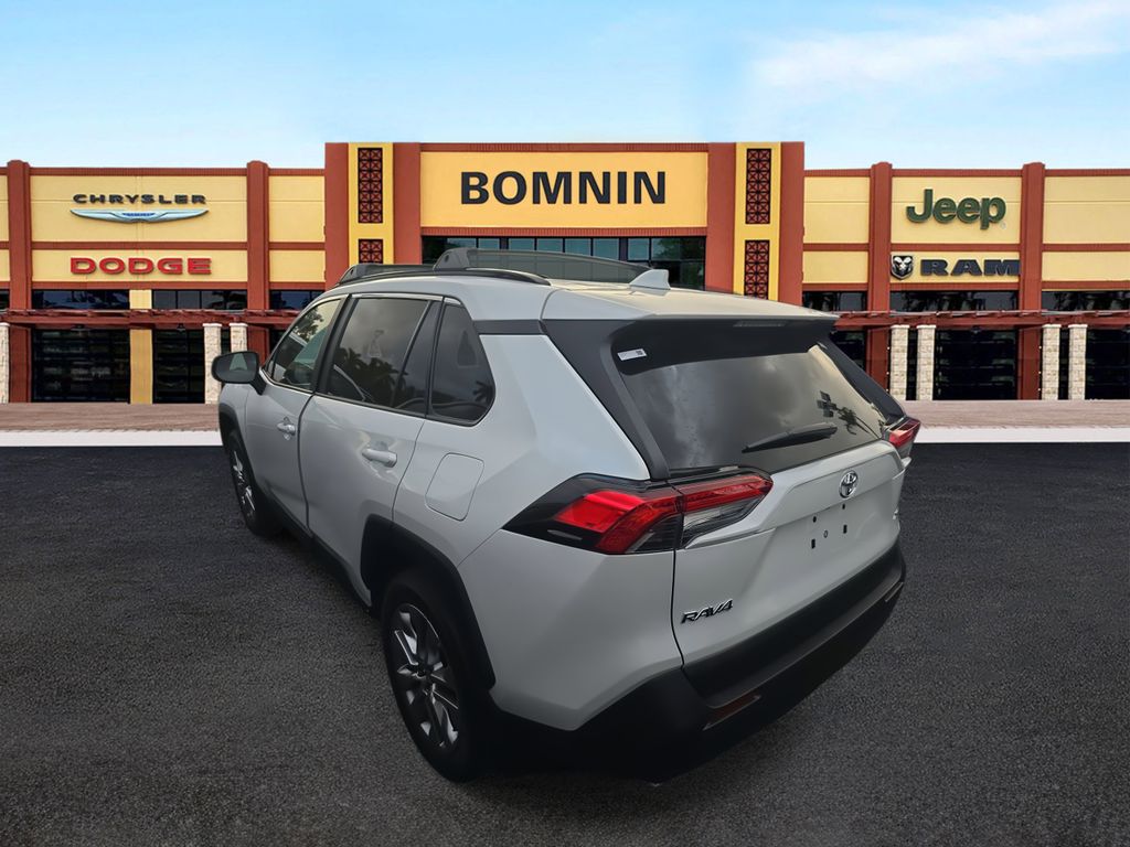 2025 Toyota RAV4 XLE Premium photo 4