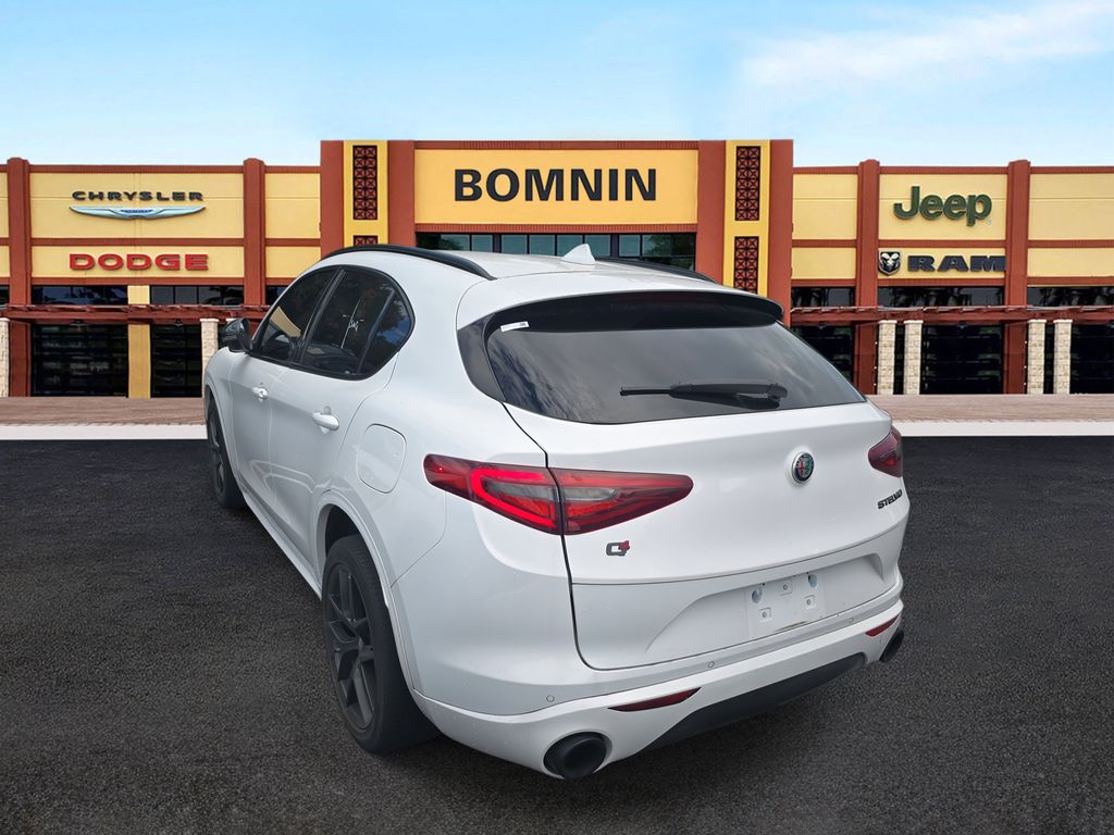 2020 Alfa Romeo Stelvio Ti photo 4