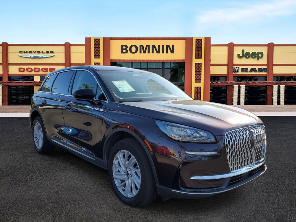 2023 Lincoln Corsair Standard photo 2