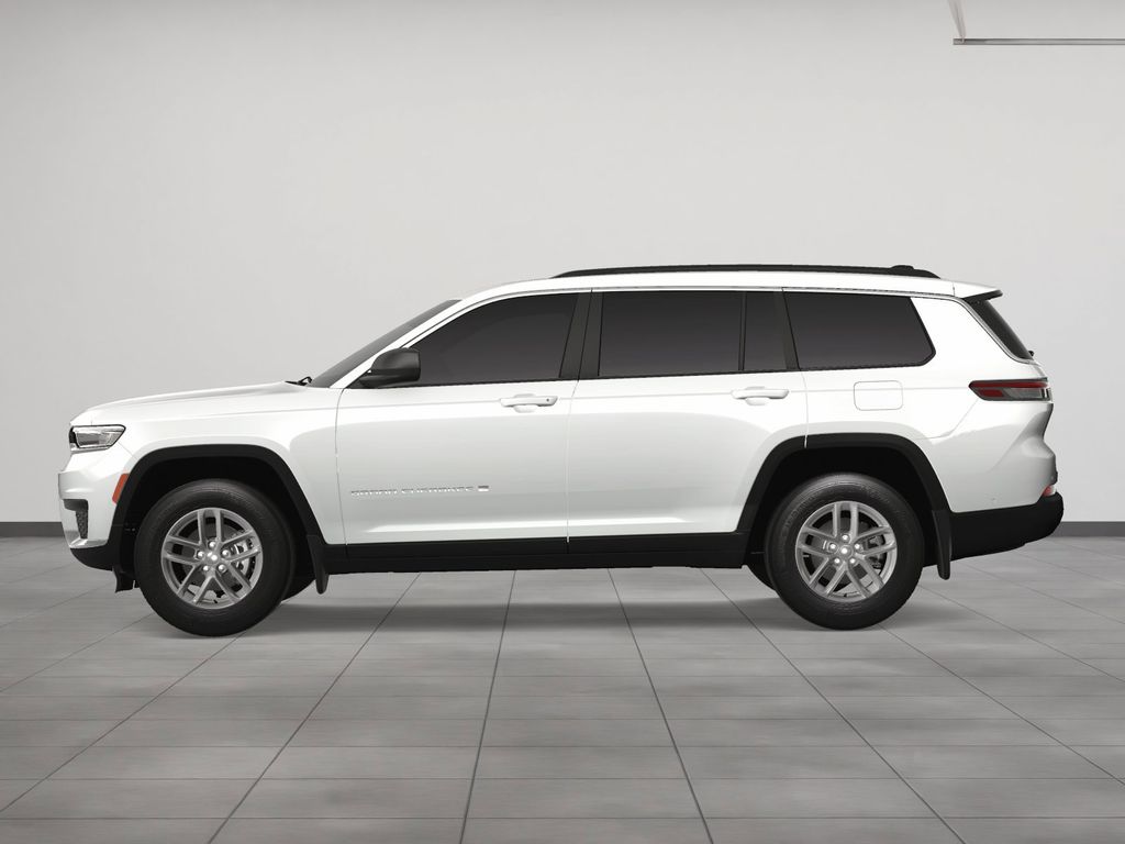 2025 Jeep Grand Cherokee Laredo photo 3