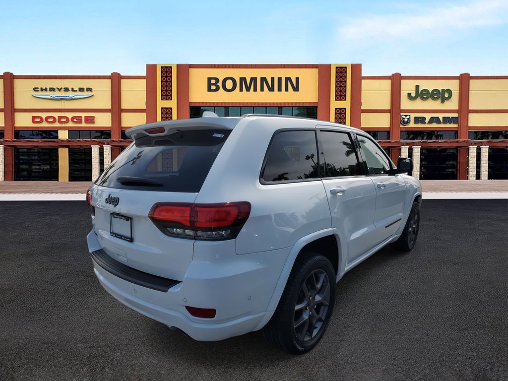 2021 Jeep Grand Cherokee Anniversary Edition photo 3
