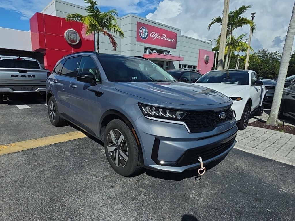 2021 Kia Sorento S photo 2