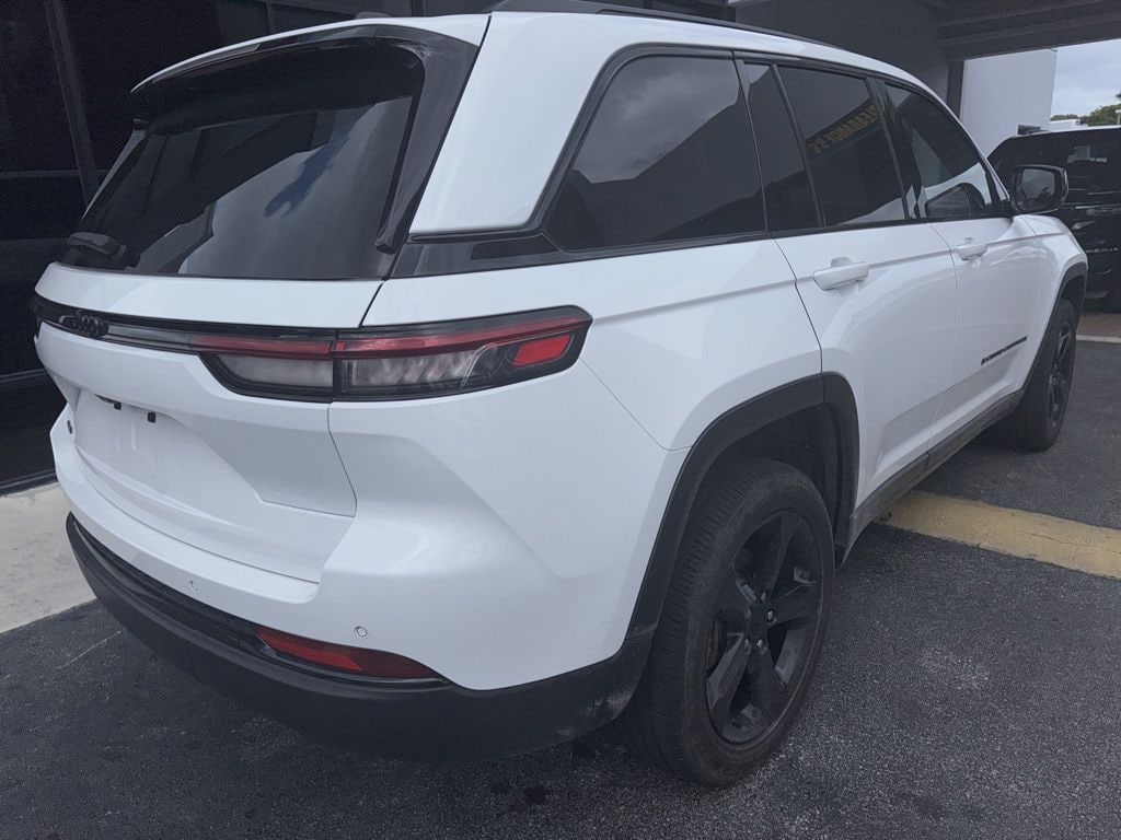 Used 2023 Jeep Grand Cherokee Altitude SUV