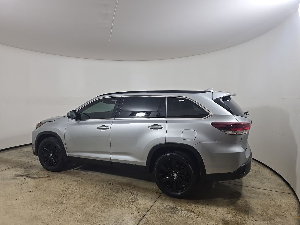 2019 Toyota Highlander SE photo 3
