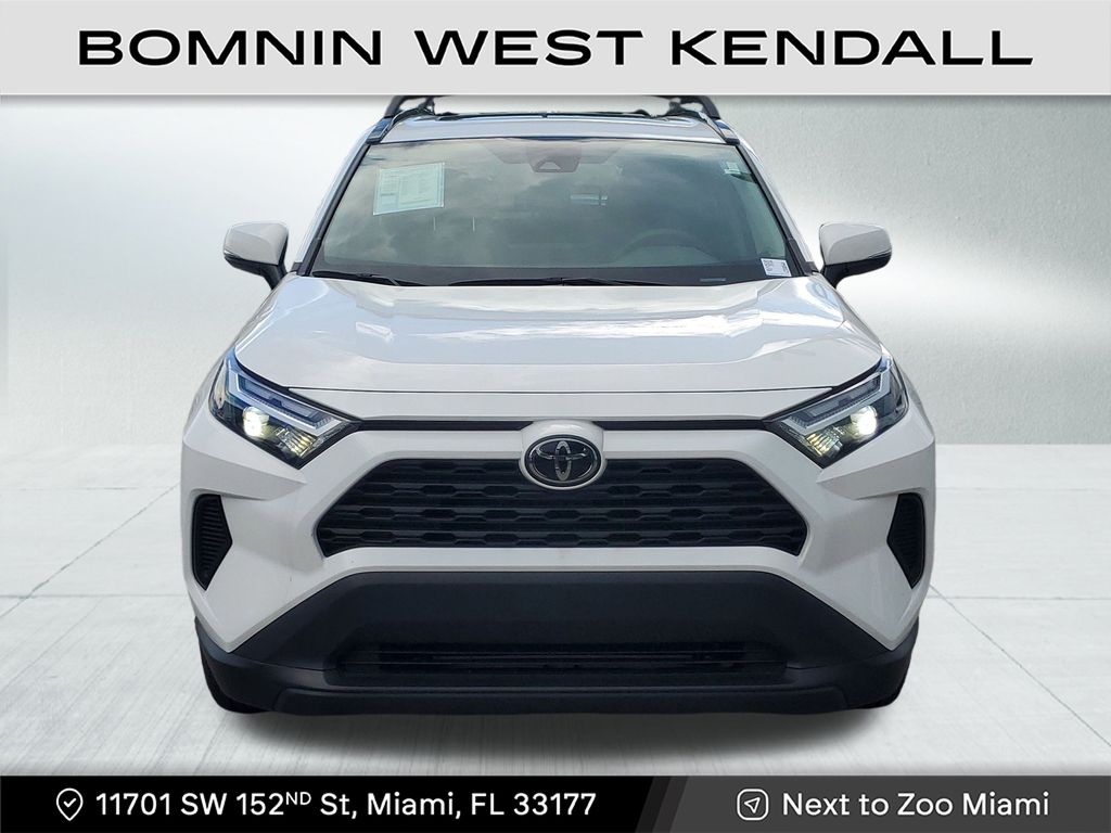 2023 Toyota RAV4 XLE photo 2