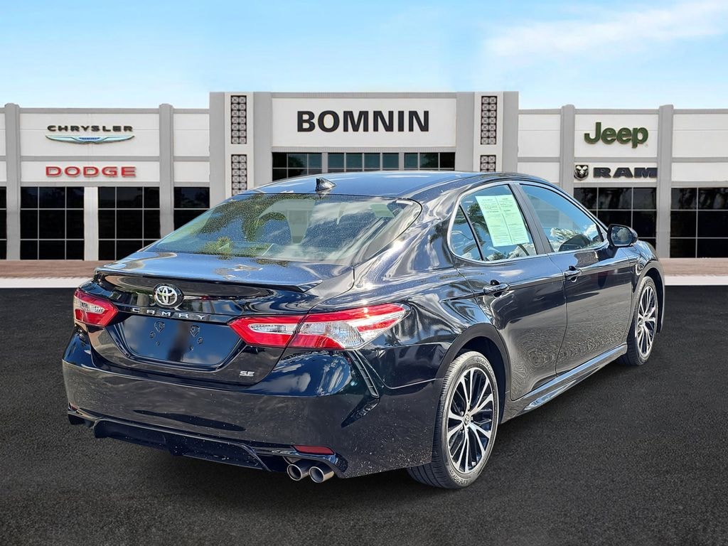 Used 2020 Toyota Camry SE Sedan