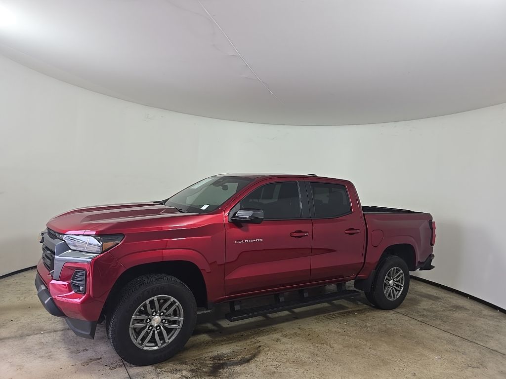 2024 Chevrolet Colorado LT photo 2