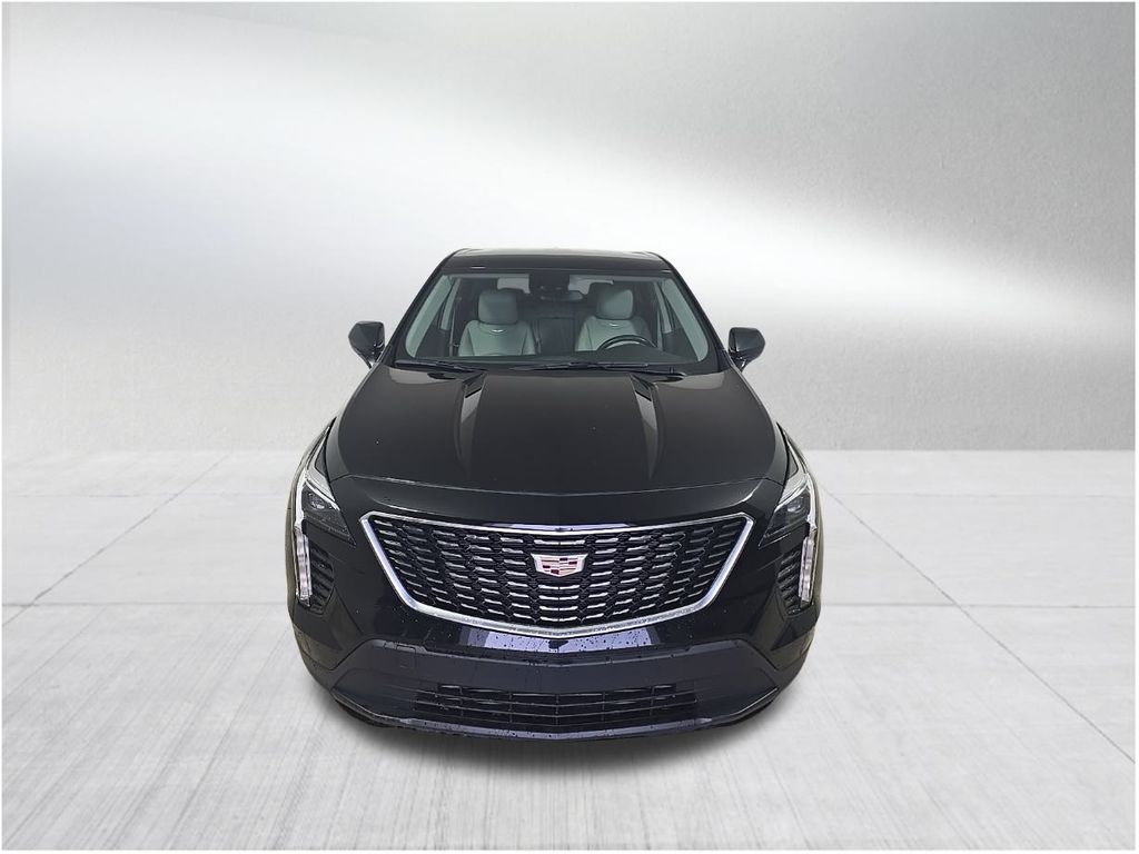 2022 Cadillac XT4 Luxury photo 2