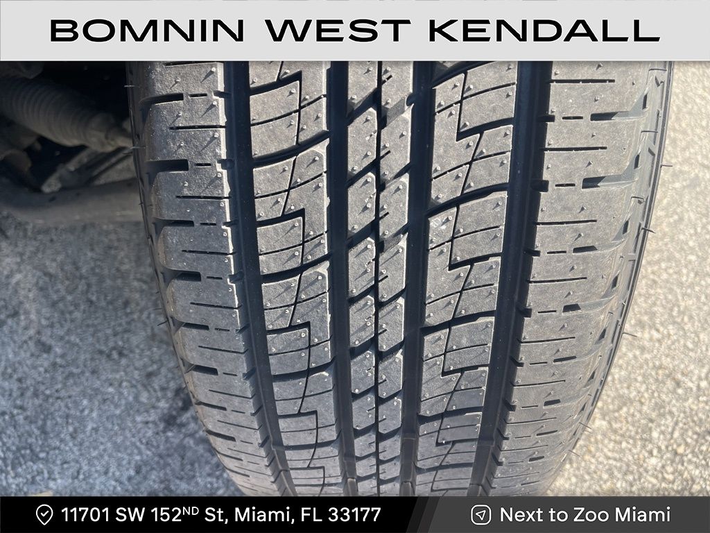 2023 Chevrolet Silverado 1500 RST photo 2