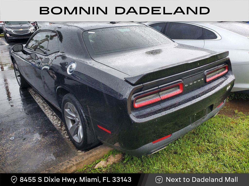2019 Dodge Challenger SXT photo 3