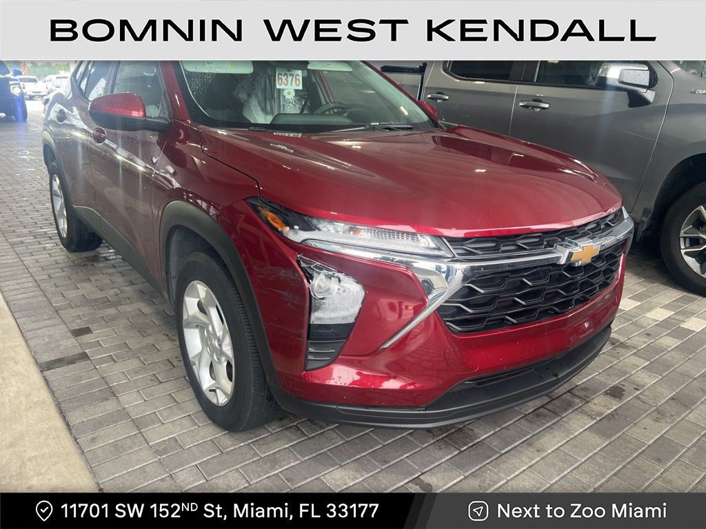 2024 Chevrolet Trax LS photo 2
