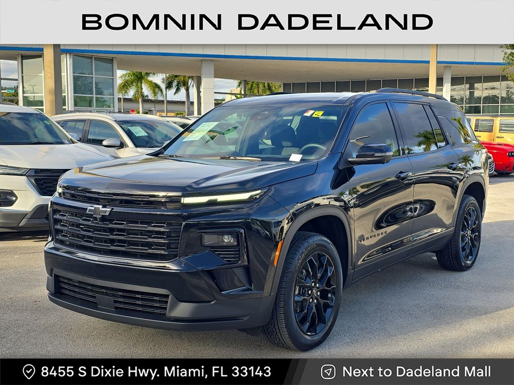 2025 Chevrolet Traverse photo 2