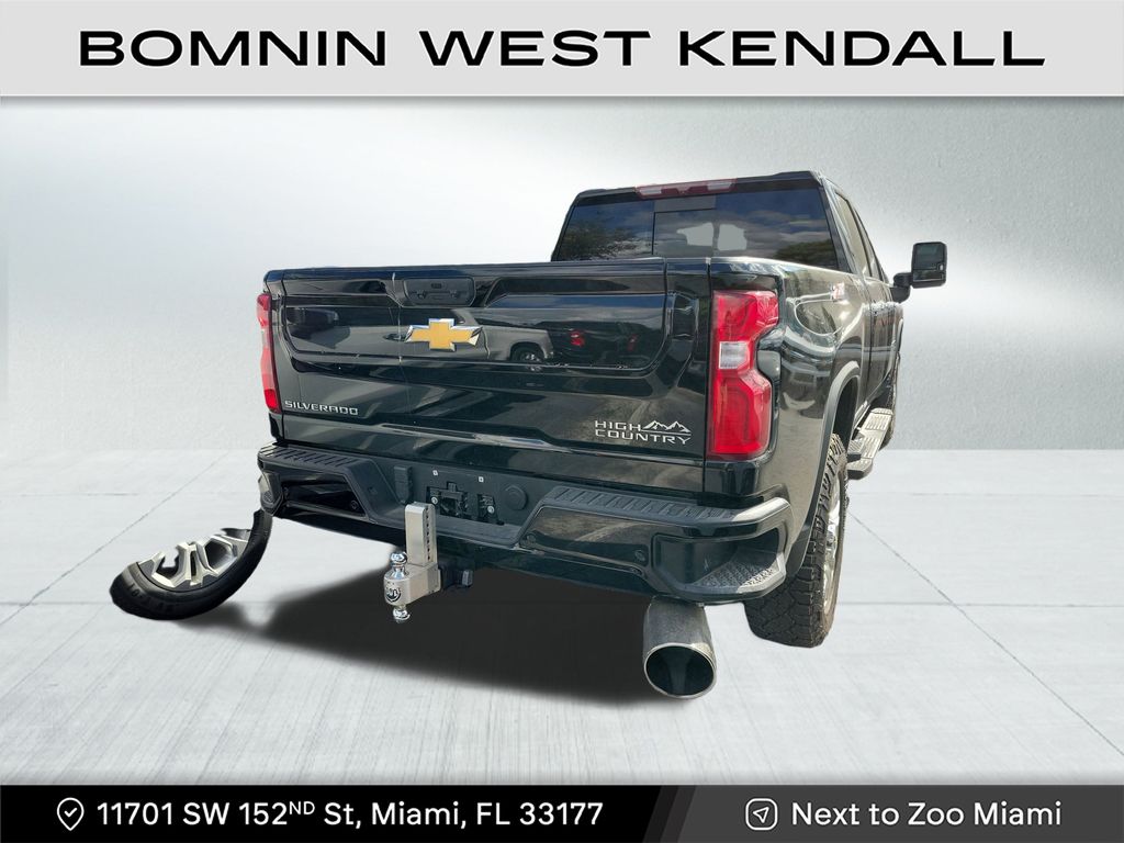 2022 Chevrolet Silverado 2500HD High Country photo 3