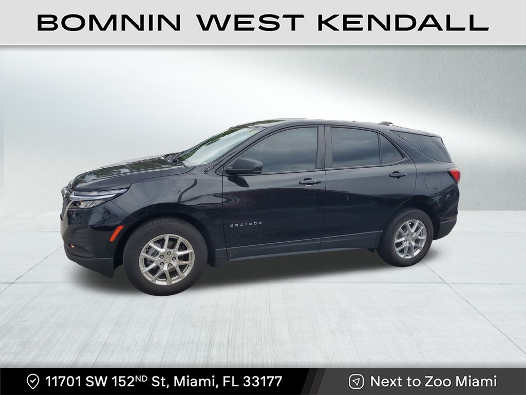 2023 Chevrolet Equinox LS photo 2