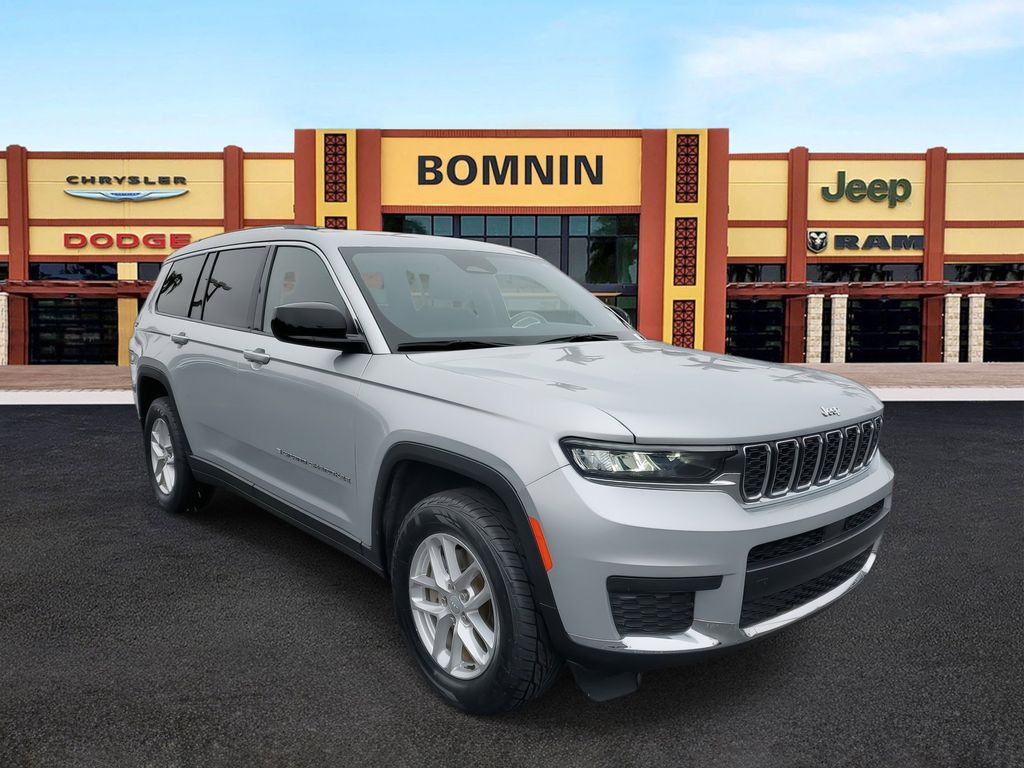2021 Jeep Grand Cherokee Laredo photo 2