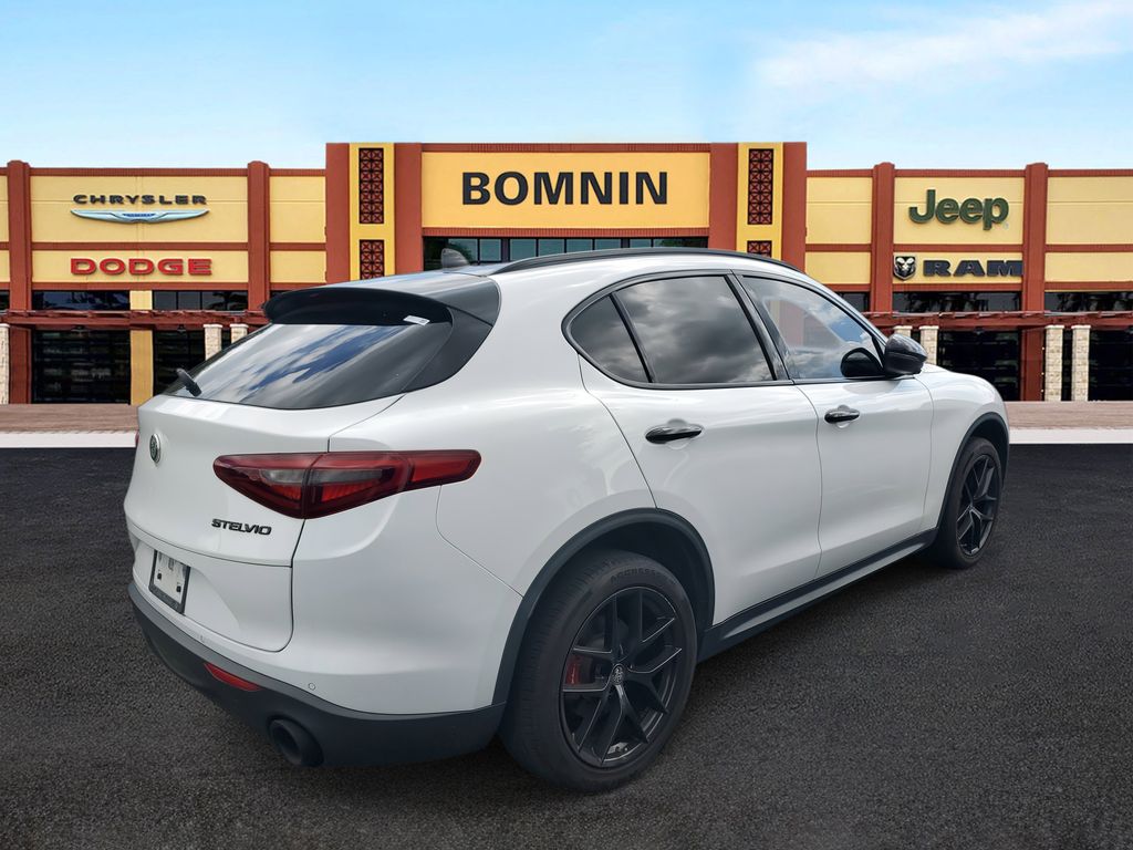 2020 Alfa Romeo Stelvio Base photo 3