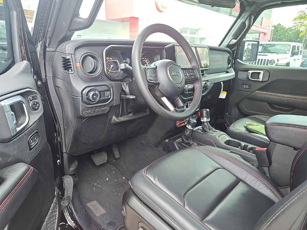 2024 Jeep Wrangler Rubicon photo 3