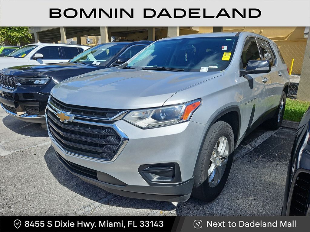 2021 Chevrolet Traverse LS photo 2