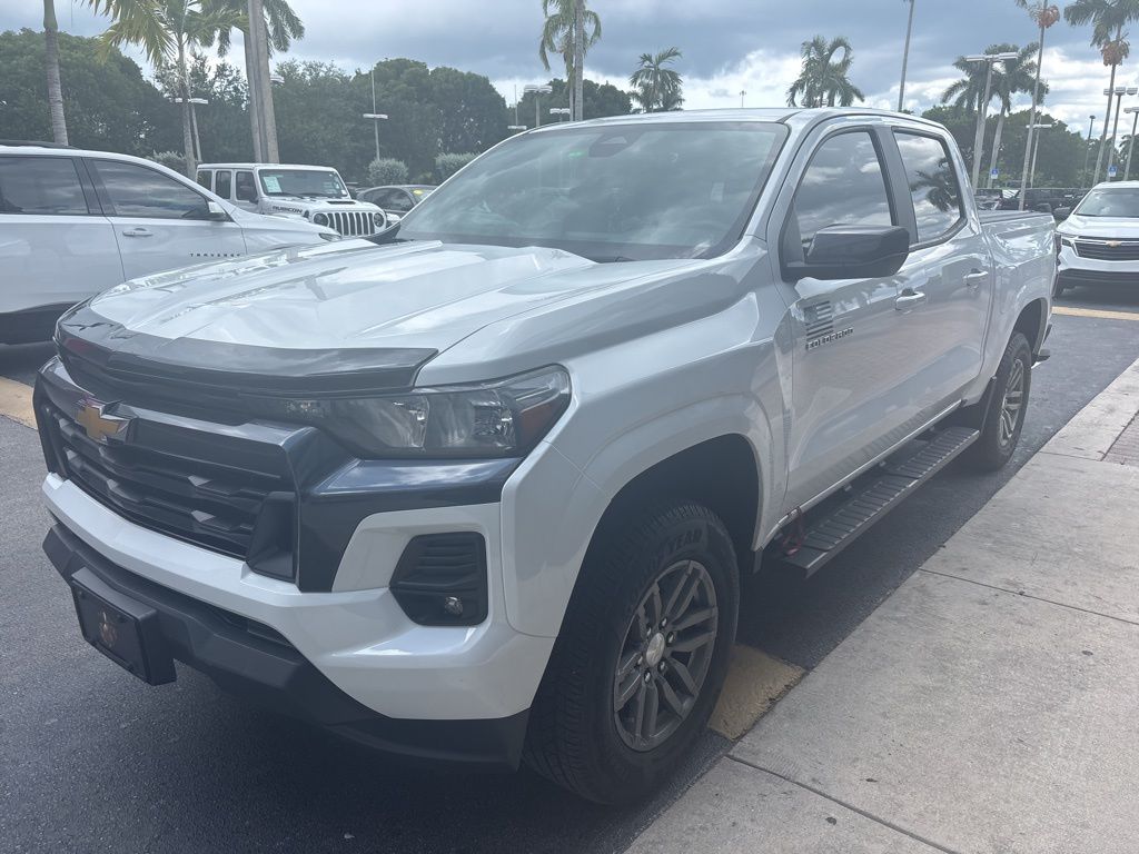 2024 Chevrolet Colorado LT photo 2
