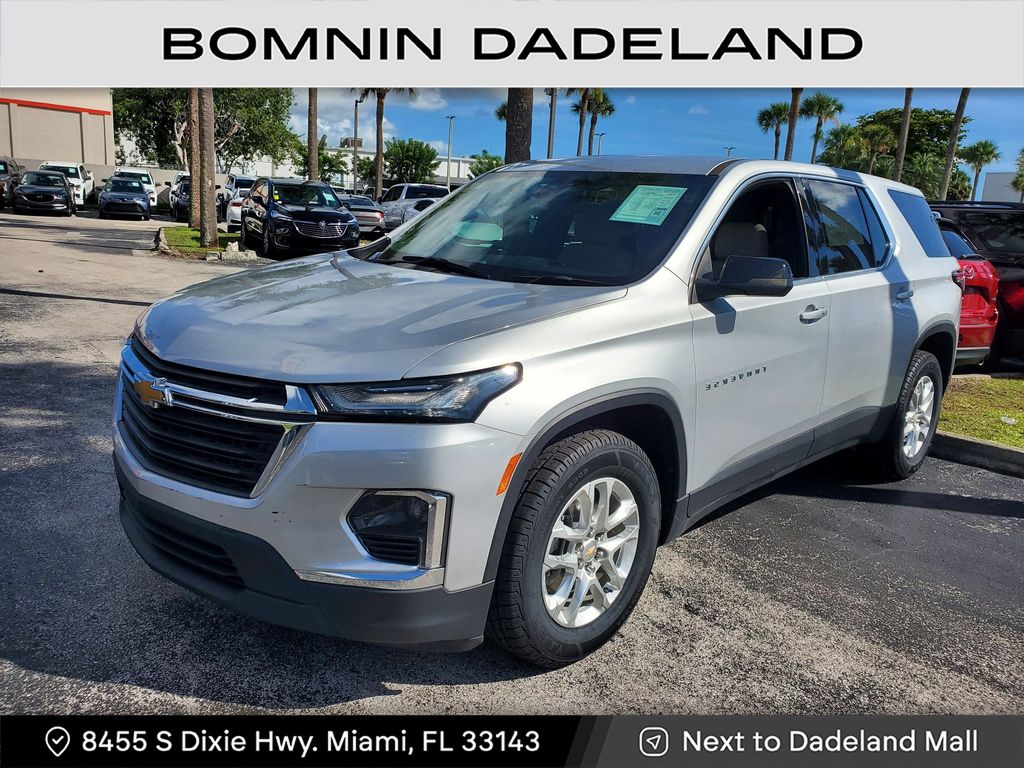 2022 Chevrolet Traverse LS photo 2