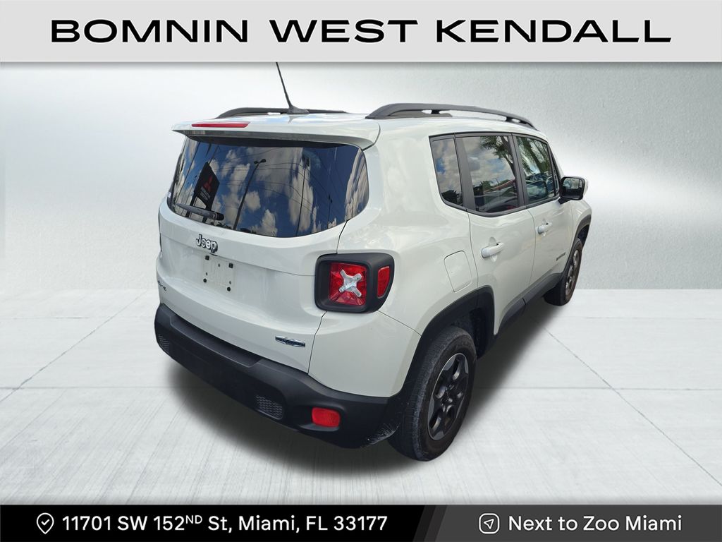 2017 Jeep Renegade Latitude North Edition photo 4