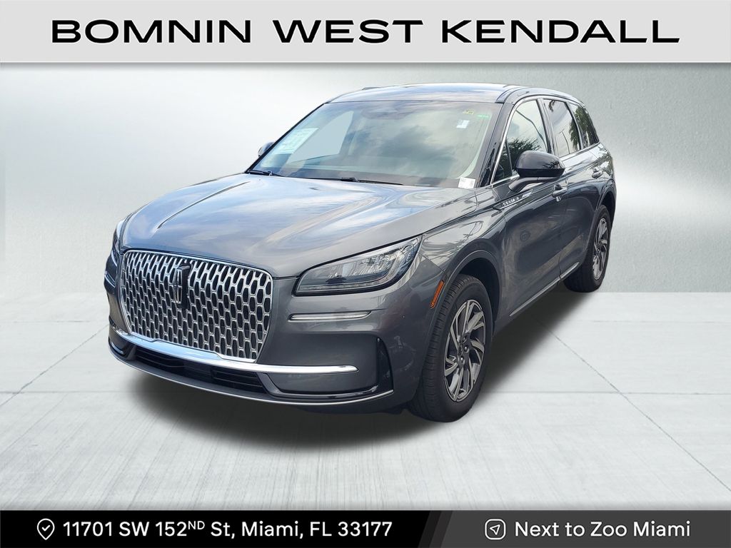 2023 Lincoln Corsair Standard photo 3