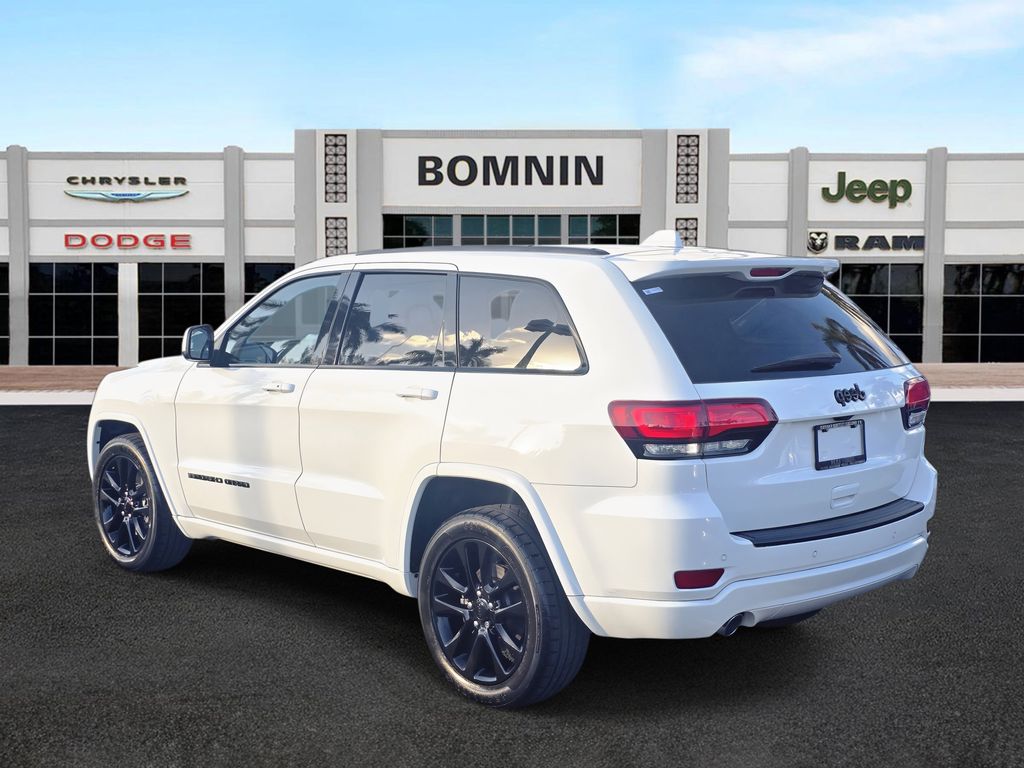 2021 Jeep Grand Cherokee Laredo X photo 4