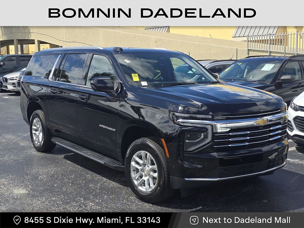 2025 Chevrolet Suburban LT photo 2