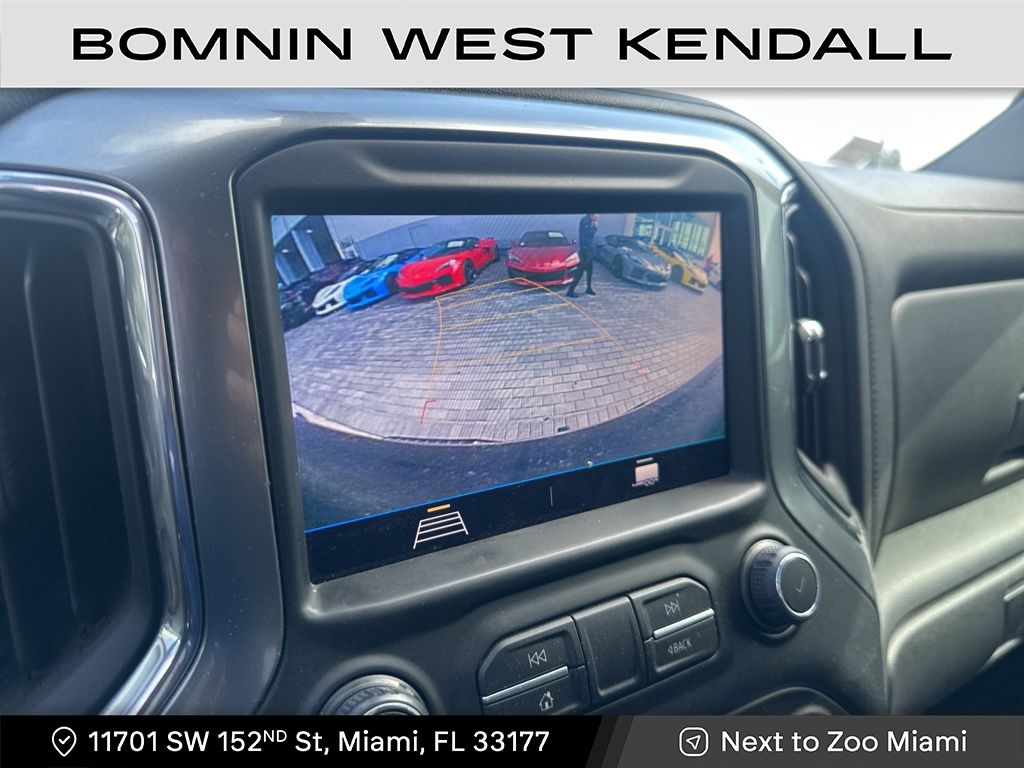 2022 Chevrolet Silverado 1500 LT photo 3